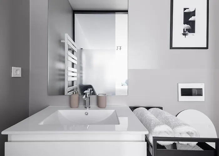 شقة New With Parking